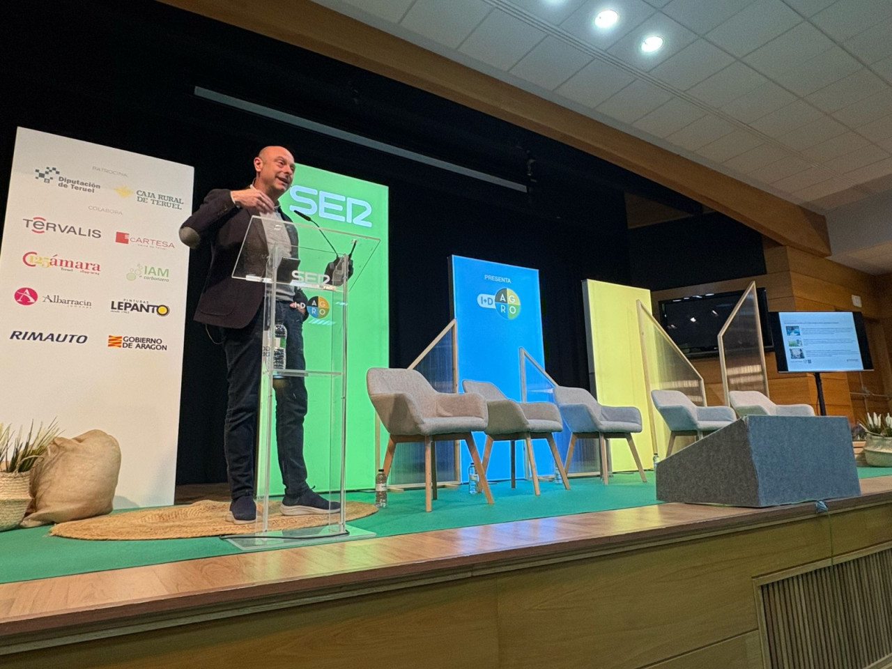 Sergio Atarés, Director de Planificación Estratégica de Fertinagro Biotech, durante su ponencia en la jornada de I+D Agro en Teruel